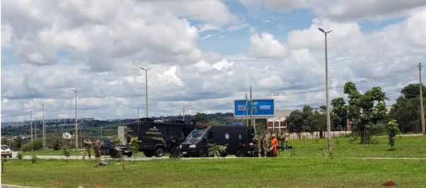PM encontra bomba em estrada que leva ao Aeroporto de Brasília