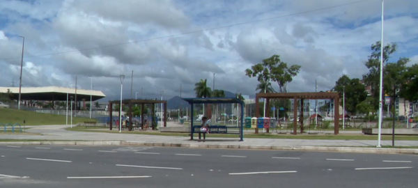Local onde os três suspeitos subiram para fazer o arrastão no ônibus