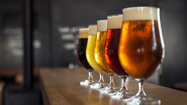 Lista reúne rótulos artesanais que conquistaram medalhas nos três principais concursos cervejeiros do país em 2024