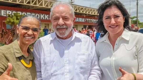 Marina Silva e Simone Tebet com o presidente Luiz Inácio Lula da Silva