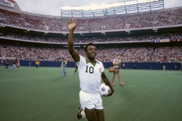 Pelé em jogo pelo New York Cosmos, dos Estados Unidos