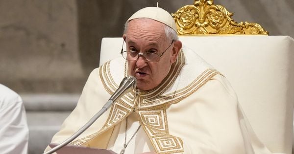 Comunicação do Vaticano afirma que o pontífice faltou à procissão na Sexta-Feira Santa (29), encenada no Coliseu, com o objetivo de preservar a saúde para os compromissos do final de semana