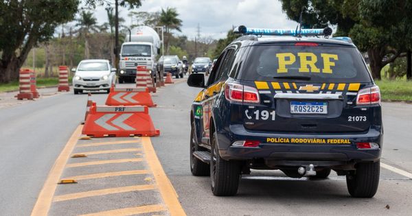 Os condutores dos veículos foram abordados na BR 101, nos municípios de Viana e Cariacica. A constatação da clonagem foi realizada por meio de vistoria