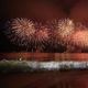 Orla de Vila Velha fica tomada de gente para o Réveillon 2023, com direito a fogos de artifício