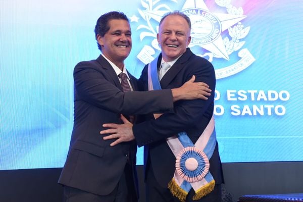 Casagrande é reconduzido ao cargo de governador do ES no Palácio Anchieta