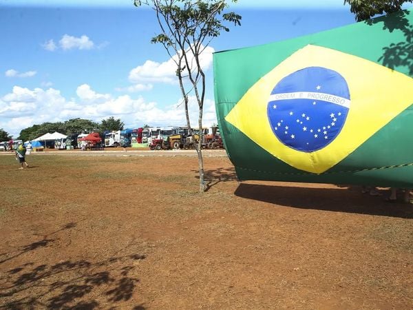 Manifestação em frente ao Quartel General do Exército em Brasília