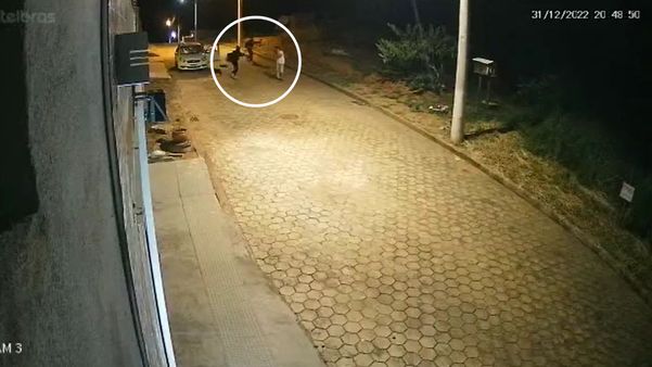 Suspeitos furtam casa e agridem amigos que foram verificar alarme em Colatina