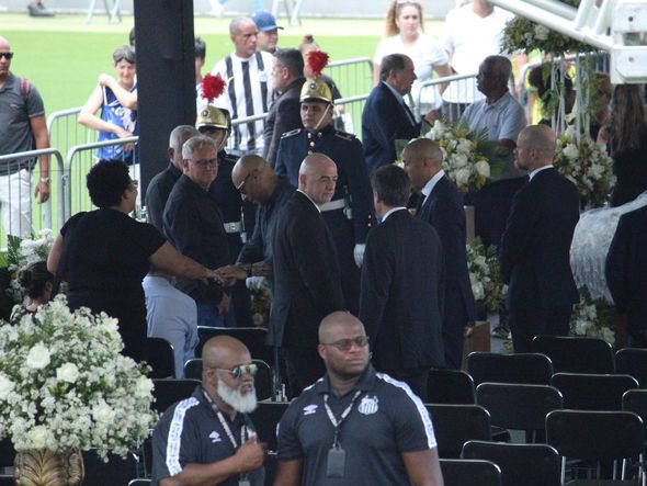 Gianni Infantino, presidente da Fifa, durante o velório de Pelé realizado na Vila Belmiro, em Santos (SP) por Alberto Borém