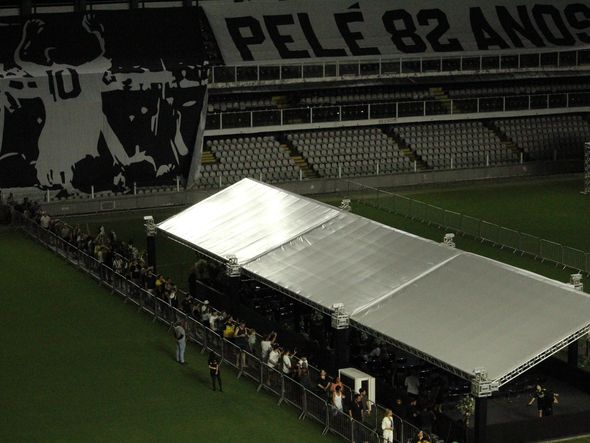 Velório de Pelé realizado na Vila Belmiro, em Santos por Alberto Borém
