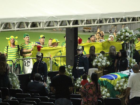 Velório de Pelé realizado na Vila Belmiro, em Santos por Alberto Borém