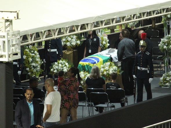Velório de Pelé realizado na Vila Belmiro, em Santos por Alberto Borém