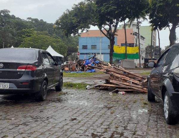 Acampamento em frente ao quartel do Exército no ES por Felipe Sena