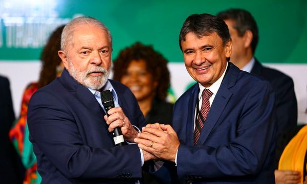 Lula e Wellington Dias, ministro de Desenvolvimento e Assistência Social, da Família e do Combate à Fome