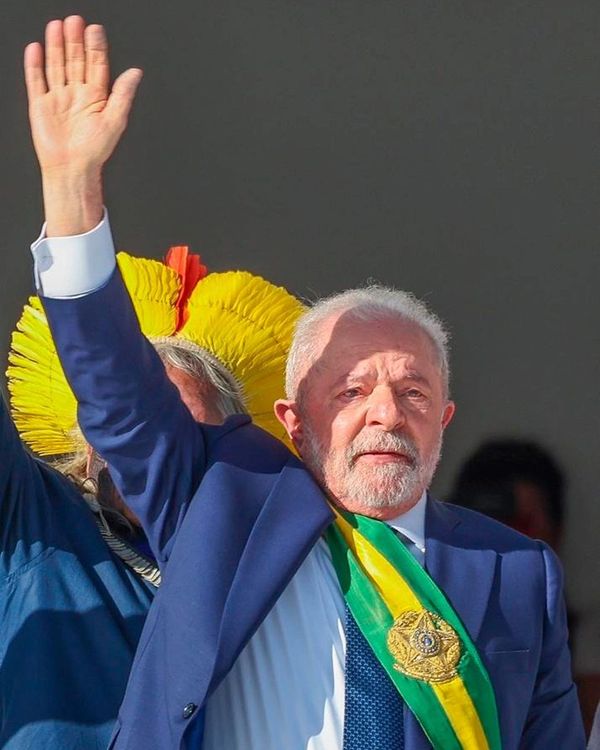 Posse de Lula contou com homenagem póstuma ao Rei do Futebol 