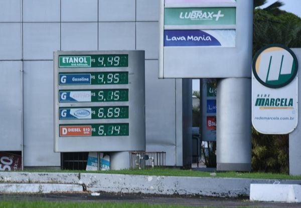Preço da gasolina sobe nos postos por Carlos Alberto Silva