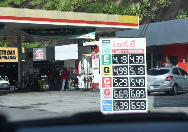 Gasolina sobe na Praia do Canto por Carlos Alberto Silva