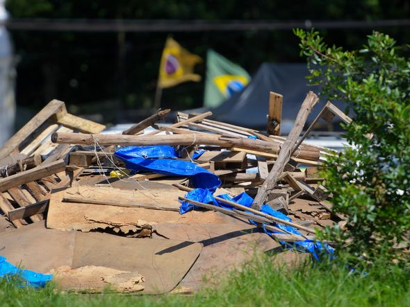 Prefeitura de Vila Velha limpa o Parque da Prainha e avalia estragos após saída de bolsonaristas por Fernando Madeira