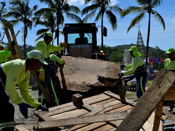 Prefeitura de Vila Velha limpa o Parque da Prainha e avalia estragos após saída de bolsonaristas por Fernando Madeira