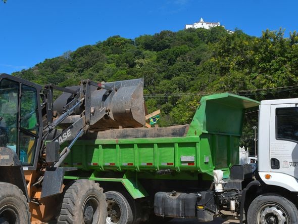 Prefeitura de Vila Velha limpa o Parque da Prainha e avalia estragos após saída de bolsonaristas por Fernando Madeira