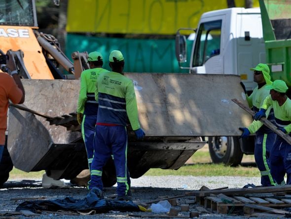 Prefeitura de Vila Velha limpa o Parque da Prainha e avalia estragos após saída de bolsonaristas por Fernando Madeira