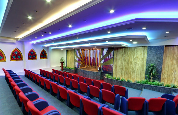 Interior do Memorial conta com ambientes para velórios e cremações por Reprodução / Google