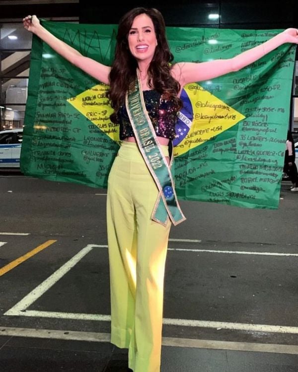 Miss Brasil Mia Mamede embarcou para disputar o Miss Universo na noite desta segunda (2)