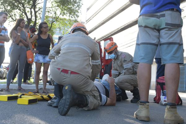 Motociclista fratura perna em acidente no Centro de Vitória por Fernando Madeira