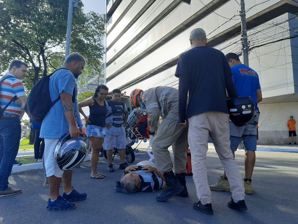 Motociclista fratura perna em acidente no Centro de Vitória por Fernando Madeira