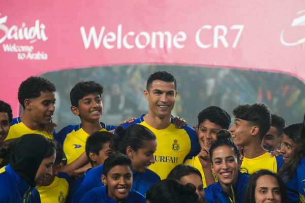 O atacante português Cristiano Ronaldo, de 37 anos, é apresentado à torcida do Al-Nassr