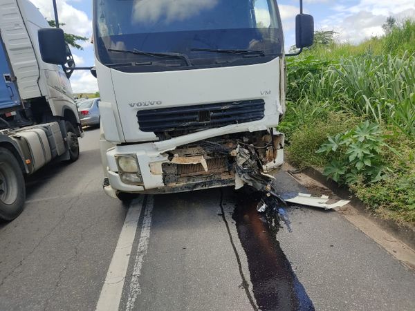 Acidente entre caminhão e carro deixa um morto na BR 259 em Colatina por Leitor | A Gazeta