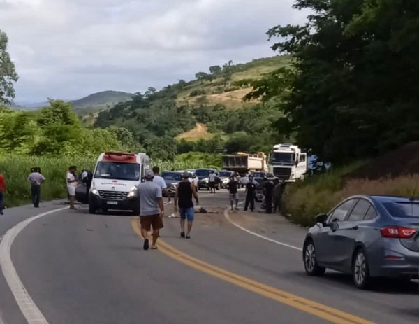 Acidente entre caminhão e carro deixa um morto na BR 259 em Colatina por Leitor | A Gazeta