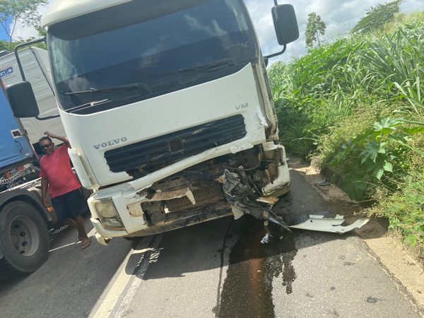 Acidente entre caminhão e carro deixa um morto na BR 259 em Colatina por Leitor | A Gazeta