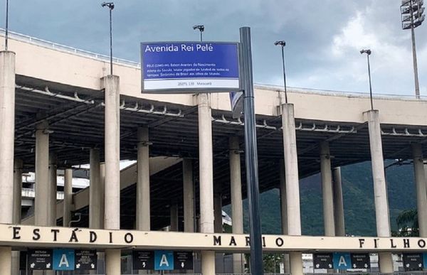 Avenida que passa ao lado do estádio do Maracanã ganha o nome de Rei Pelé, no Rio de Janeiro