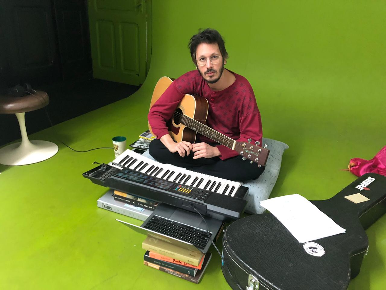 Daniel Furlan volta à música com o projeto 'Tropical Nada' - A Gazeta ES