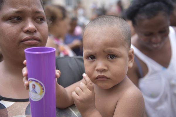 Entre os integrantes da ocupação há crianças pequenas e idosos por Ricardo Medeiros
