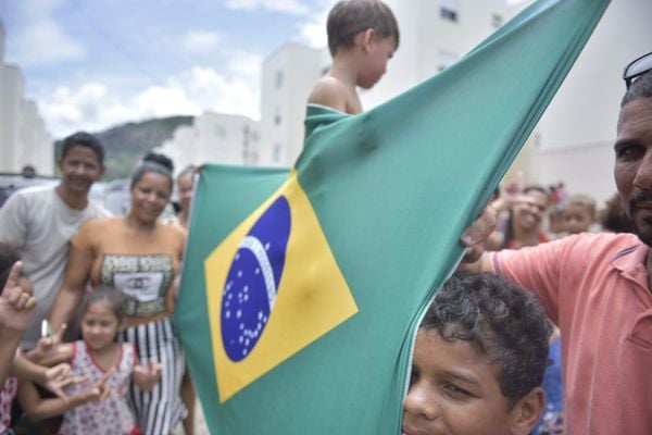 Entre os integrantes da ocupação há crianças pequenas e idosos por Ricardo Medeiros