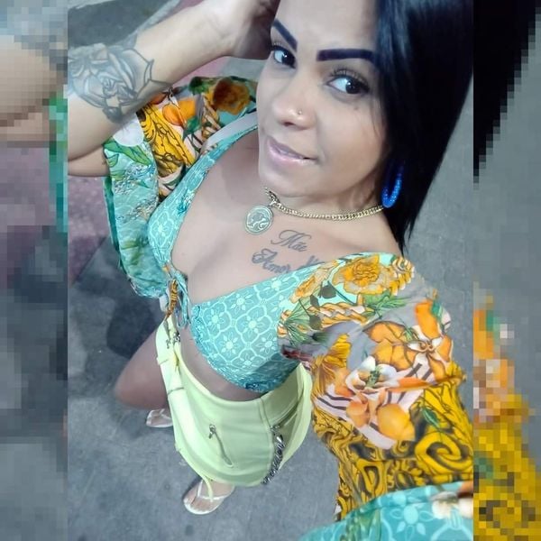 Gabrielly Mennas da Silva, de 30 anos, foi morta a tiros pelo ex-companheiro; uma testemunha tentou pedir ajuda e avisar que o suspeito estava invadindo a casa