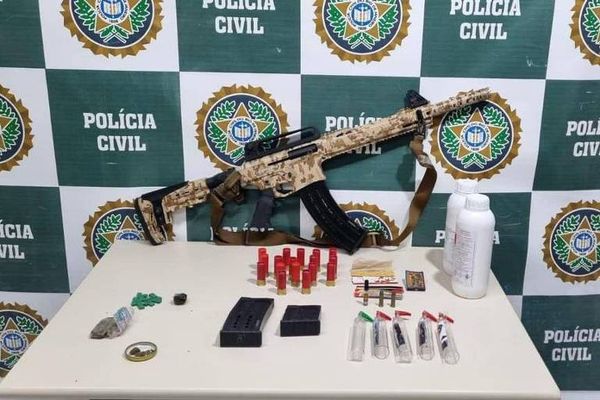 Polícia encontra espingarda e drogas na casa do rapper Orochi