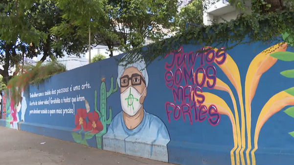 Painel do grafiteiro Raí Bolzan exposto em Cachoeiro de Itapemirim