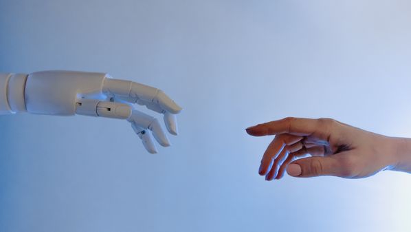 Há algo que nos faz únicos e distintos nesse contexto: os modelos de IA ainda não possuem a capacidade de substituir completamente as habilidades humanas