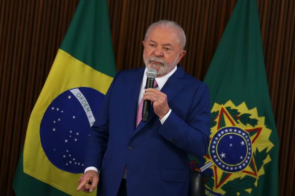 O presidente Luiz Inácio Lula da Silva coordena a primeira reunião ministerial de seu governo