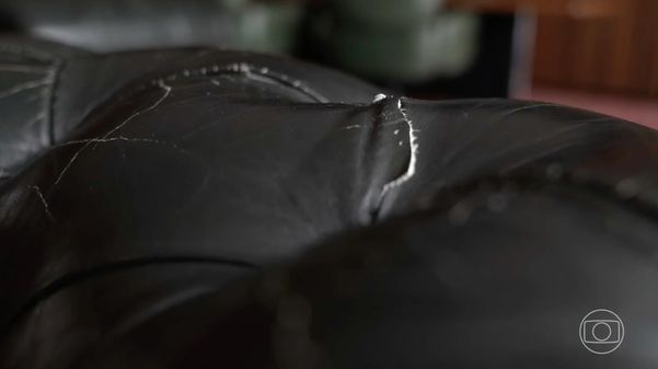 Poltrona com um pequeno rasgo no revestimento de couro no Palácio da Alvorada por Globonews/Reprodução