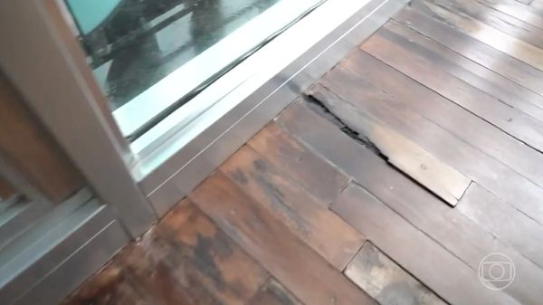 Tacos de madeira desgastados no Palácio da Alvorada por Globonews/Reprodução