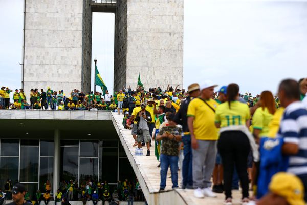Bolsonaristas invadem Congresso e STF