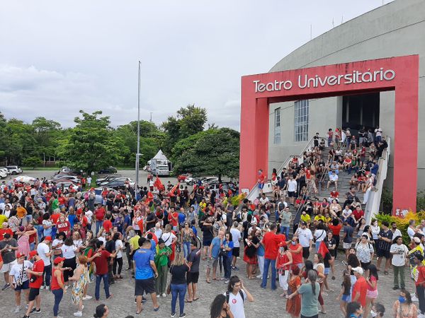 Concentração dos manifestantes na Ufes. por Fernando Madeira