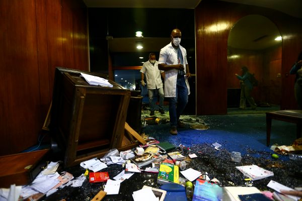 Móveis e janelas danificados no Senado Federal