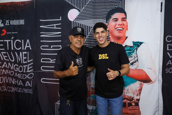 O produtor Gefinho com  o cantor Zé Vaqueiro por Leo Gurgel