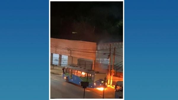 Ônibus é queimado e nove são apedrejados em Cariacica