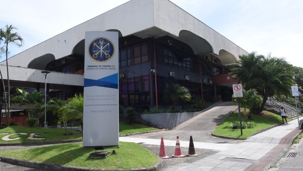 Além do contrato, também deverão ser suspensas todas as ordens de pagamento relacionadas ao certame, até nova decisão do Tribunal de Contas