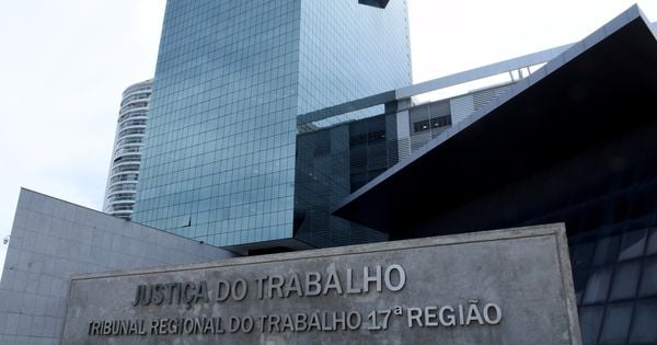 A insinuação de que o aumento de processos na Justiça do Trabalho seria fruto de uma suposta irresponsabilidade da advocacia ignora a complexidade das relações laborais em um país com profundas desigualdades